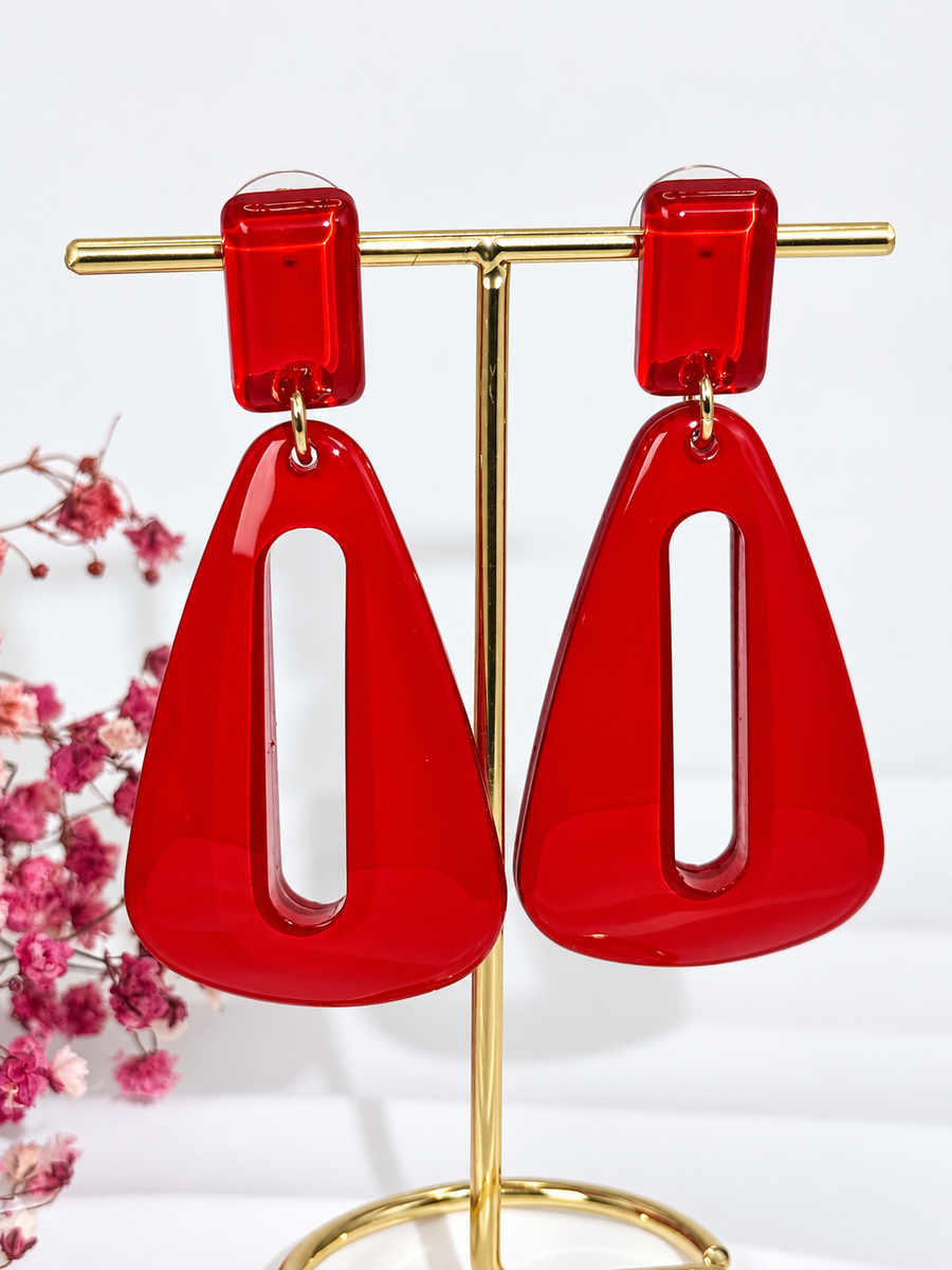 Boucles d’oreilles en résine à enfiler – Design trapèze ajouré – 5 coloris