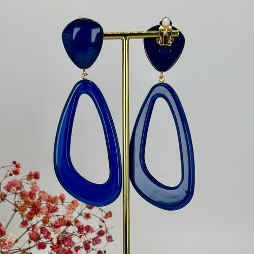 Ovale clipoorbellen van blauwe hars.