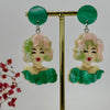 Boucles d'oreilles pendantes Marilyn en Résine verte ou marron.