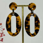 Boucles d'oreilles pendantes Ovales Résines Panthère beige ou marron.