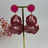 Boucles d'oreilles pendantes Pétales en Résine nacrée rouge, verte, rose ou grise.