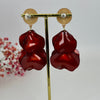 Boucles d'oreilles pendantes Pétales en Résine nacrée rouge, verte, rose ou grise.
