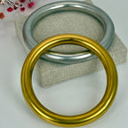 Bracelet jonc en acier inoxydable mat– Diamètre 6 cm – Disponible en doré ou argenté.