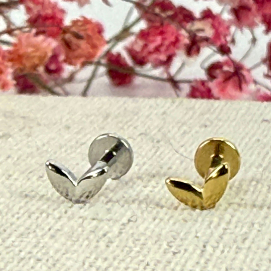 Meerjungfrauen-Schwanz-Piercing – gold-/silberfarbener Stecker aus Edelstahl.