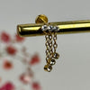 Ketten- und Zirkonia-Piercing – gold-/silberfarbener Edelstahlstecker mit Zirkonia.