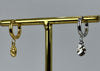 Mini creool oorbellen verguld met gehamerde ronde hanger – Verguld of verzilverd roestvrij staal.