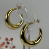 Boucles d’oreilles courbées en acier inoxydable doré – Modernes, brillantes et durables.