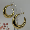 Boucles d’oreilles courbées en acier inoxydable doré – Modernes, brillantes et durables.