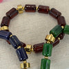 Elastische Armband van Cilindrisch Hars – Glanzende Parels & Gouden Details (Blauw, Groen of Rood).