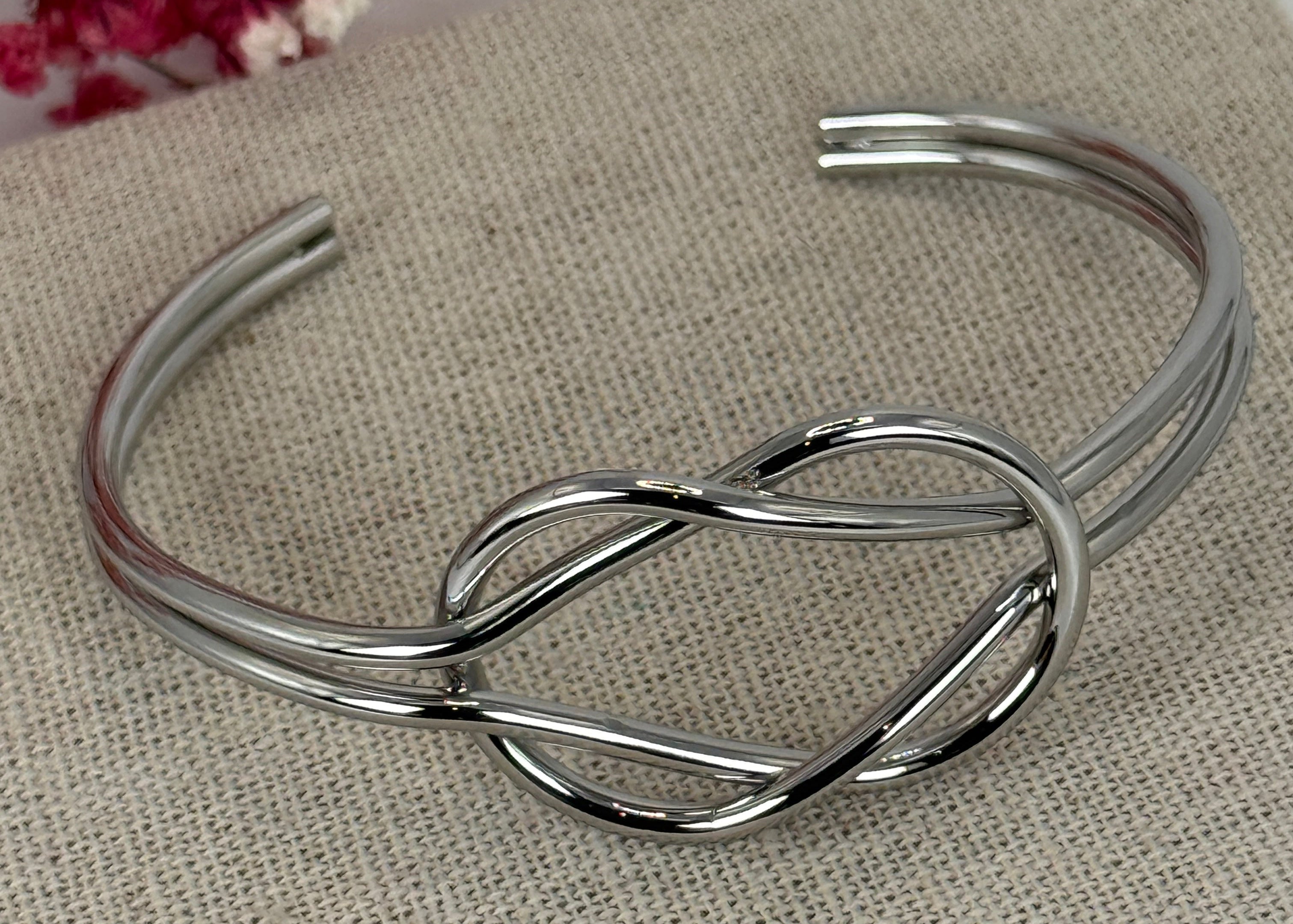 Zilverkleurige RVS Armband – Elegante & Moderne Manchetknoop.