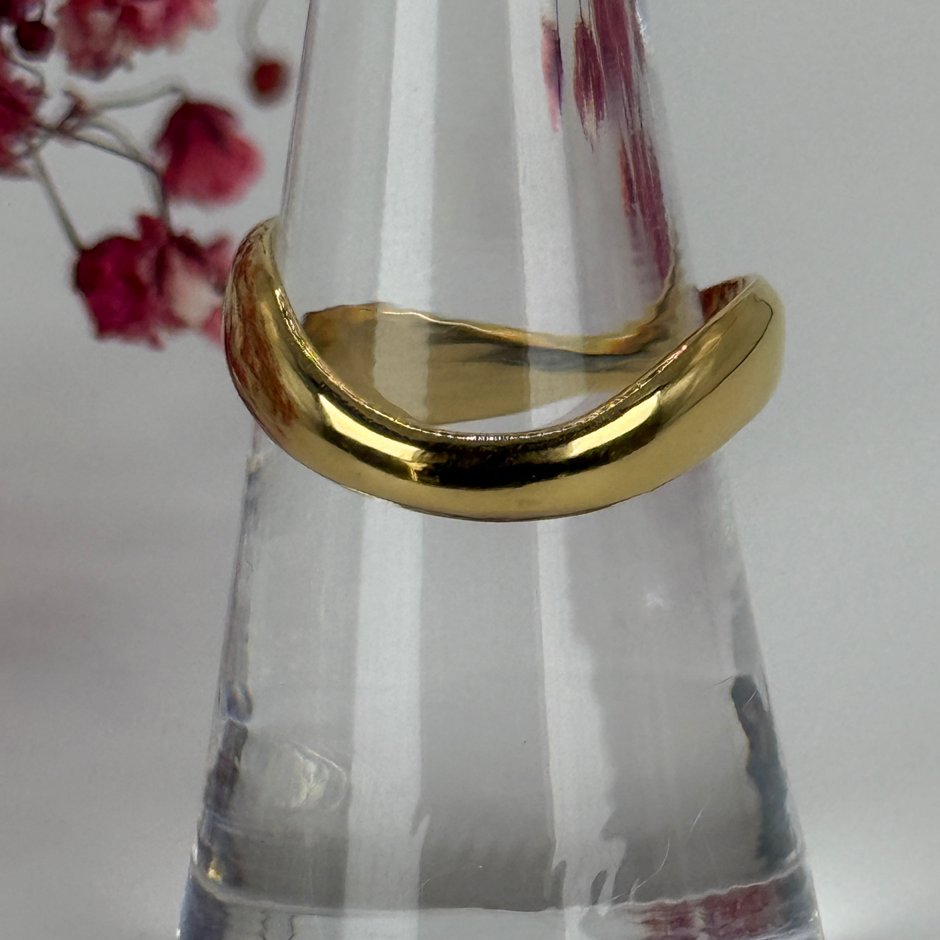 Verstellbarer geschwungener Ring aus vergoldetem Edelstahl – Minimalistisch & elegant