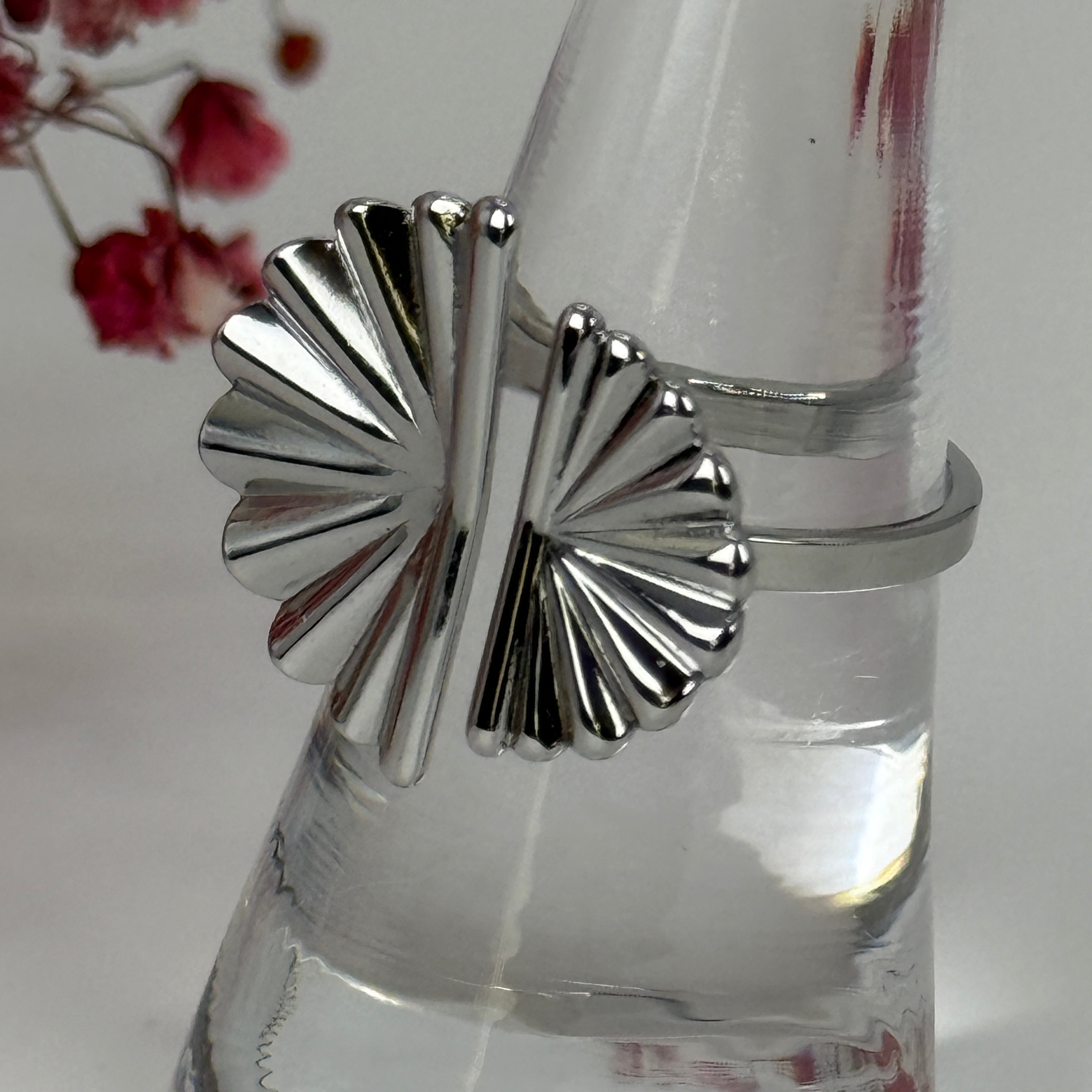 Verstellbarer Fächerring aus Edelstahl – versilbert.