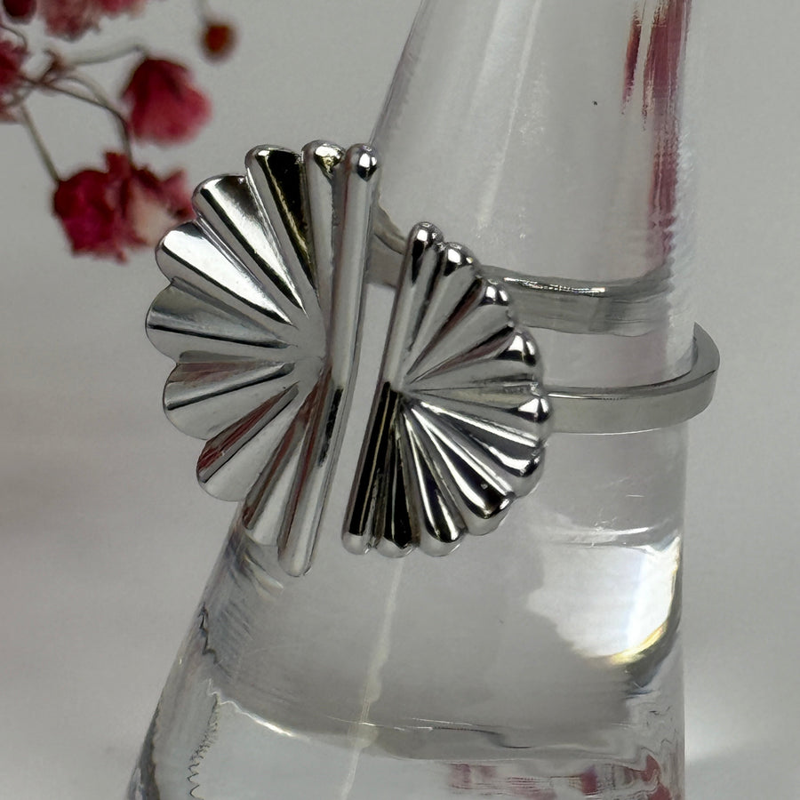 Verstellbarer Fächerring aus Edelstahl – versilbert.