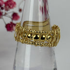 Verstellbarer Ring aus vergoldetem Edelstahl – filigranes, gedrehtes Design.