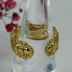 Verstellbarer Ring aus vergoldetem Edelstahl – filigranes, gedrehtes Design.