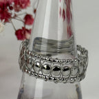 Bague ajustable en acier inoxydable argentée – Design filigrané élégant.