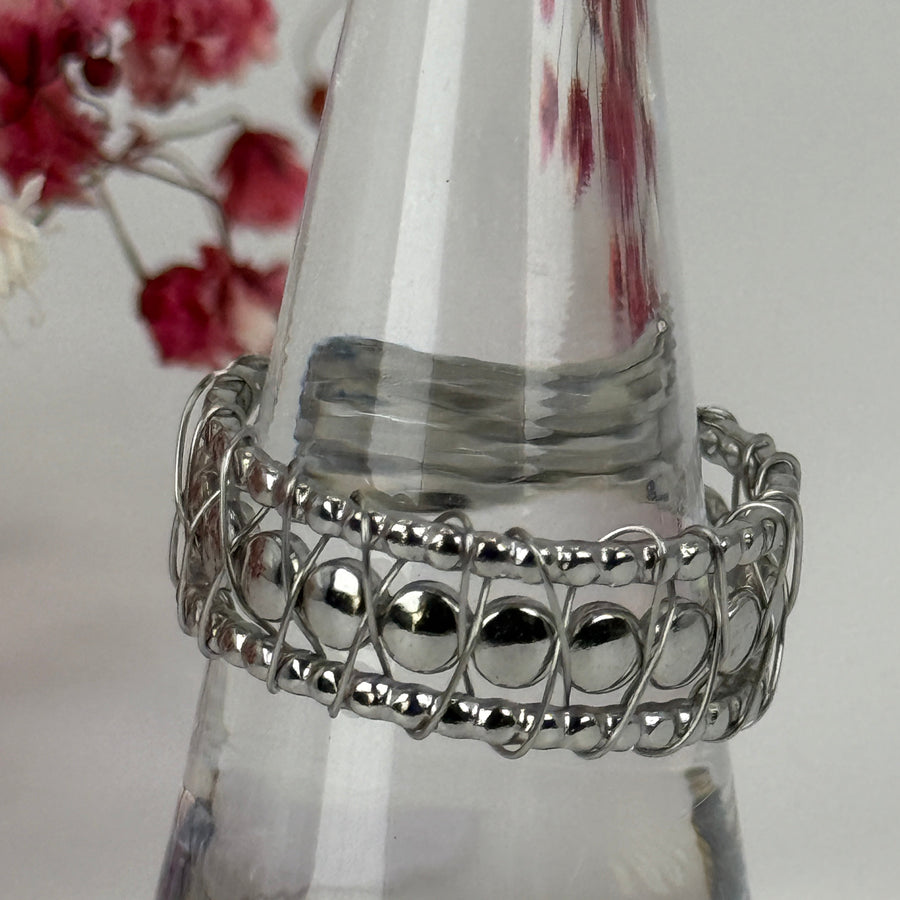 Verstellbarer Ring aus Edelstahl, silberfarben – Elegantes filigranes Design.