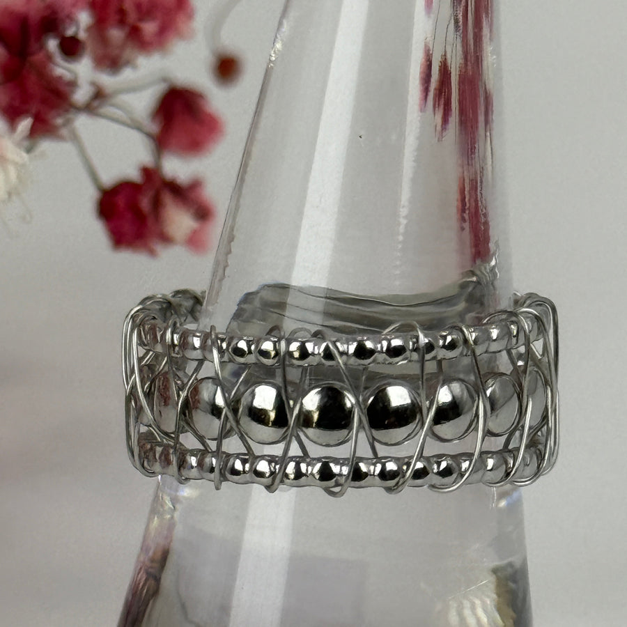 Verstellbarer Ring aus Edelstahl, silberfarben – Elegantes filigranes Design.