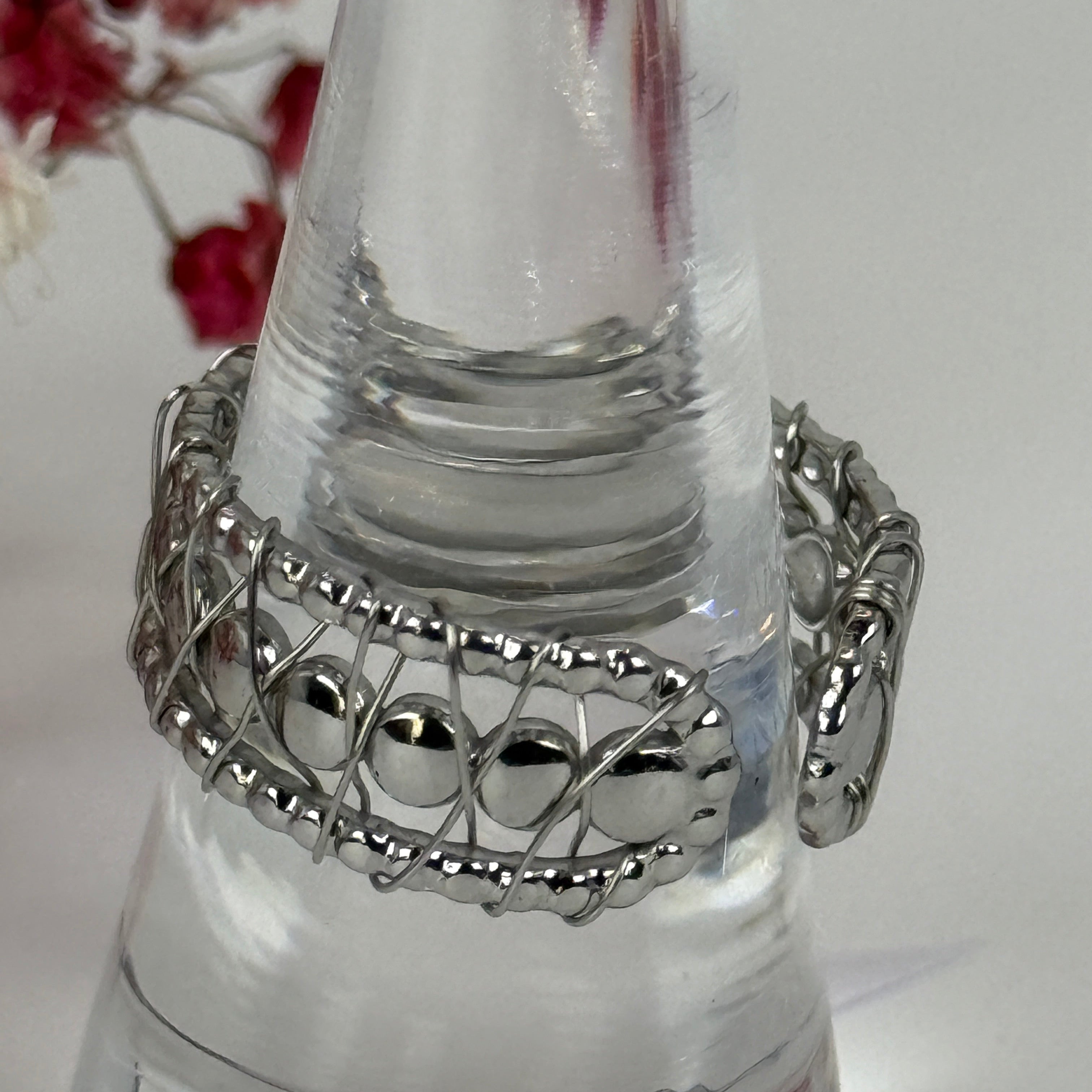 Verstellbarer Ring aus Edelstahl, silberfarben – Elegantes filigranes Design.