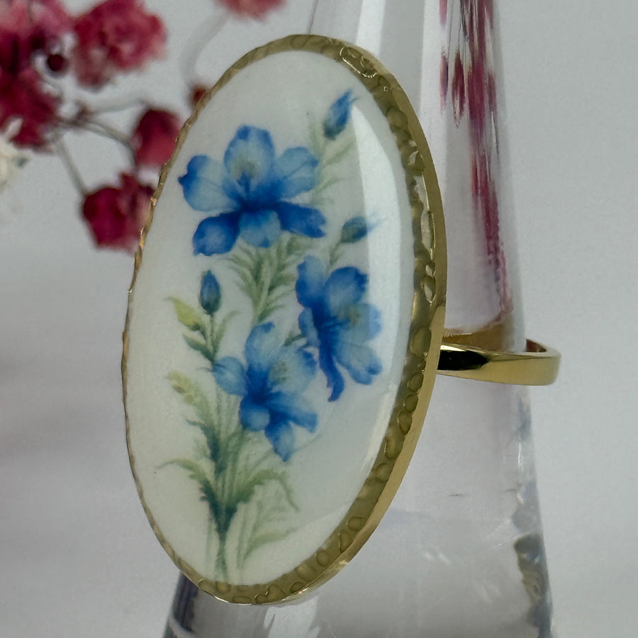 Bague ajustable dorée en acier inoxydable – Résine époxy motif fleurs bleues | Bijou élégant