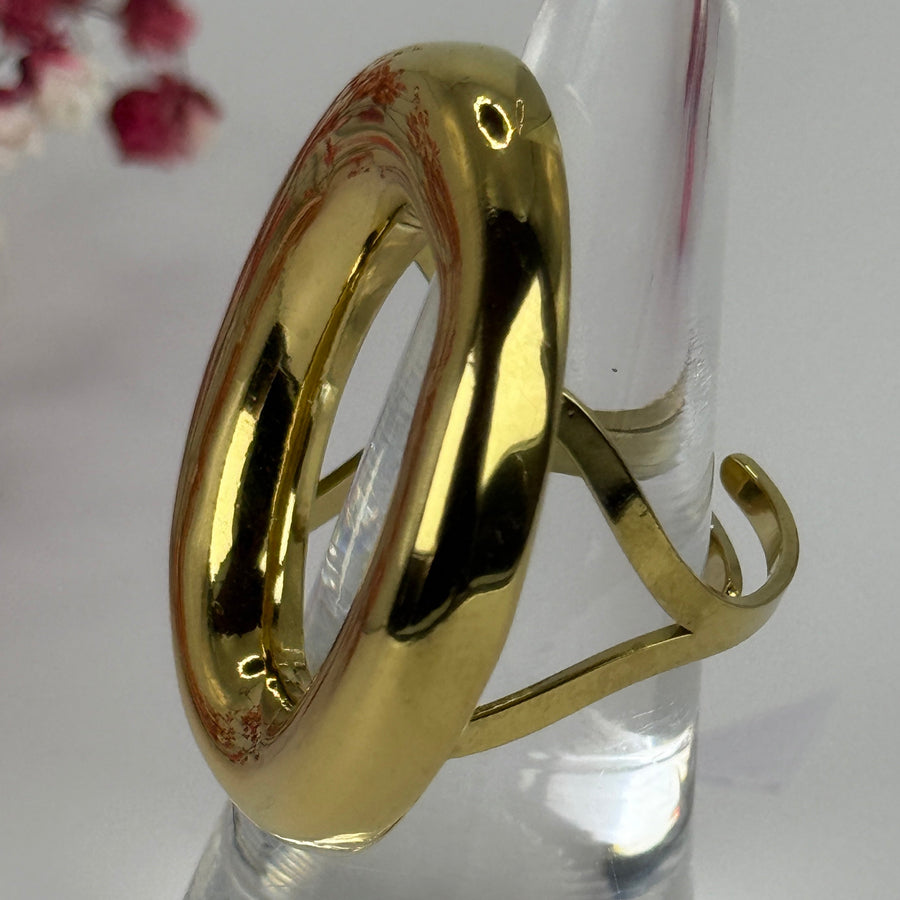 Verstellbarer Ring aus vergoldetem Edelstahl – Großer, moderner, ovaler Ring.