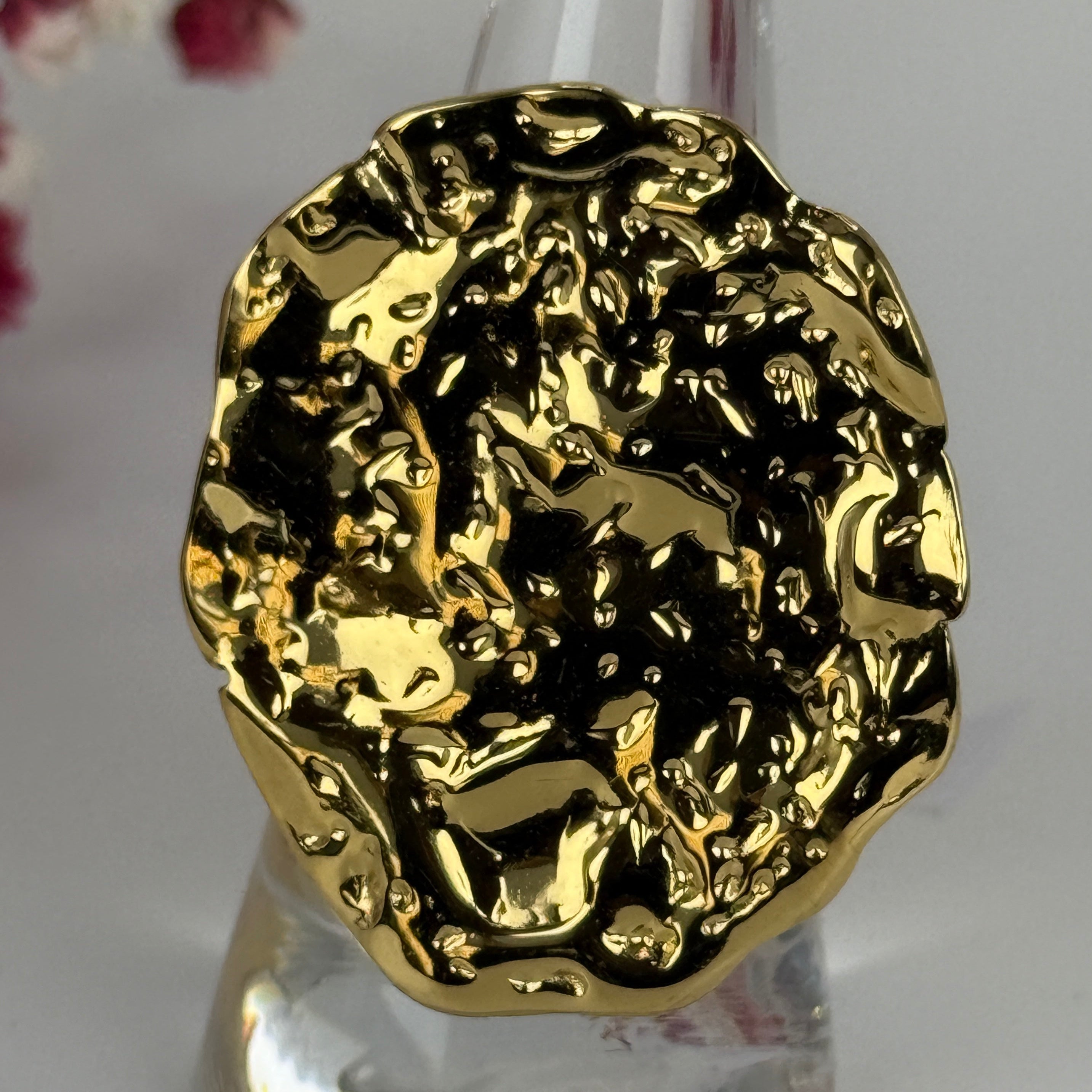 Verstellbarer Ring aus Edelstahl – Großes, gehämmertes organisches Medaillon – Gold- oder silberfarben