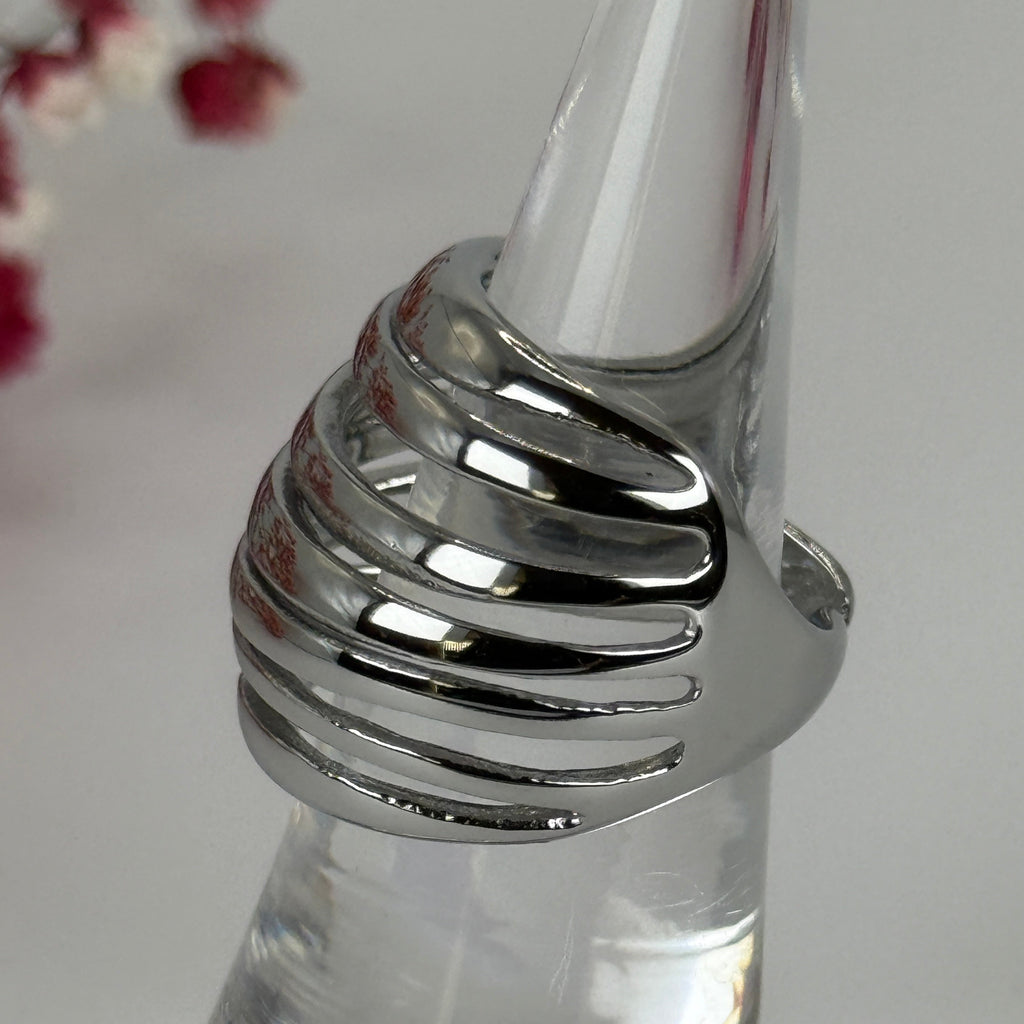 Verstellbarer, durchbrochener Ring aus vergoldetem Edelstahl – Skulpturales Design – Eleganter breiter Ring