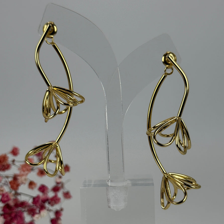 Boucles d’oreilles florales en acier inoxydable doré – Design fleurs ajourées modernes