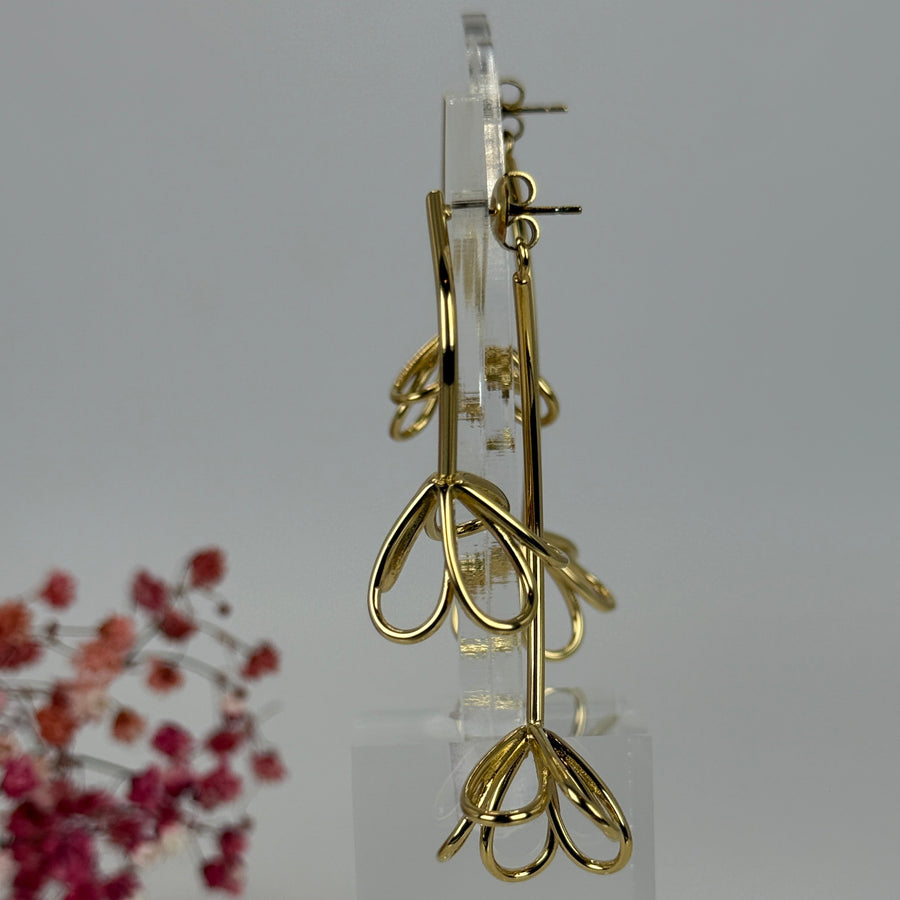 Boucles d’oreilles florales en acier inoxydable doré – Design fleurs ajourées modernes