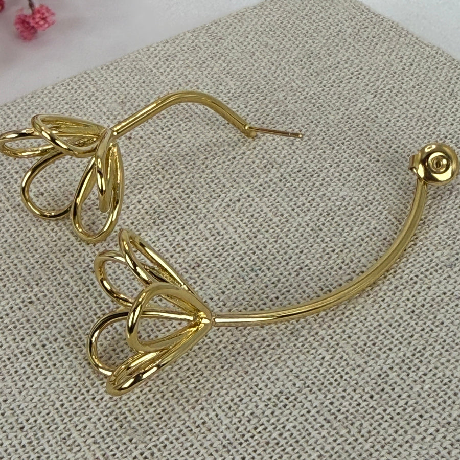 Boucles d’oreilles florales en acier inoxydable doré – Design fleurs ajourées modernes