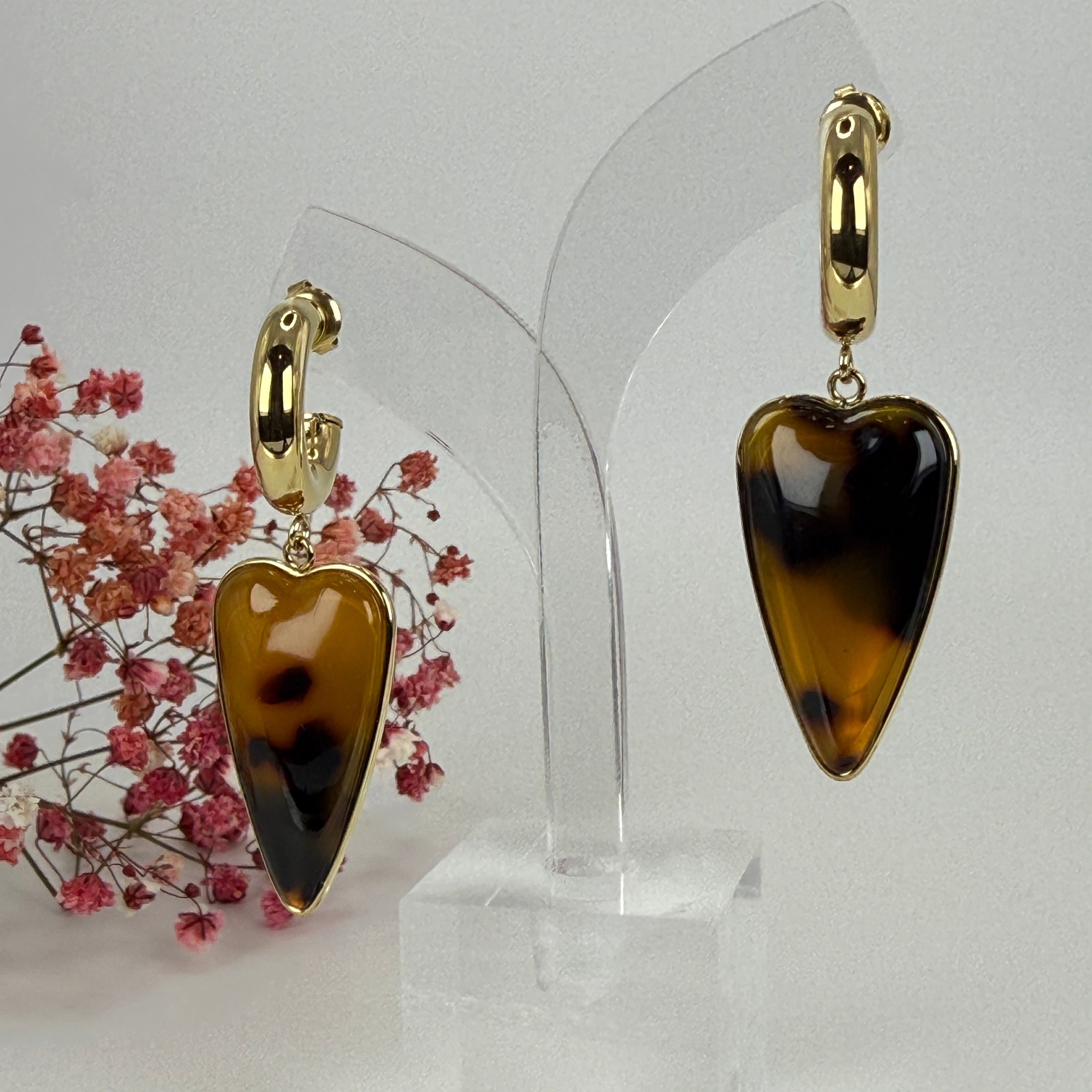 Boucles d’oreilles dorées en acier inoxydable – Cœur effet écaille, design moderne et élégant
