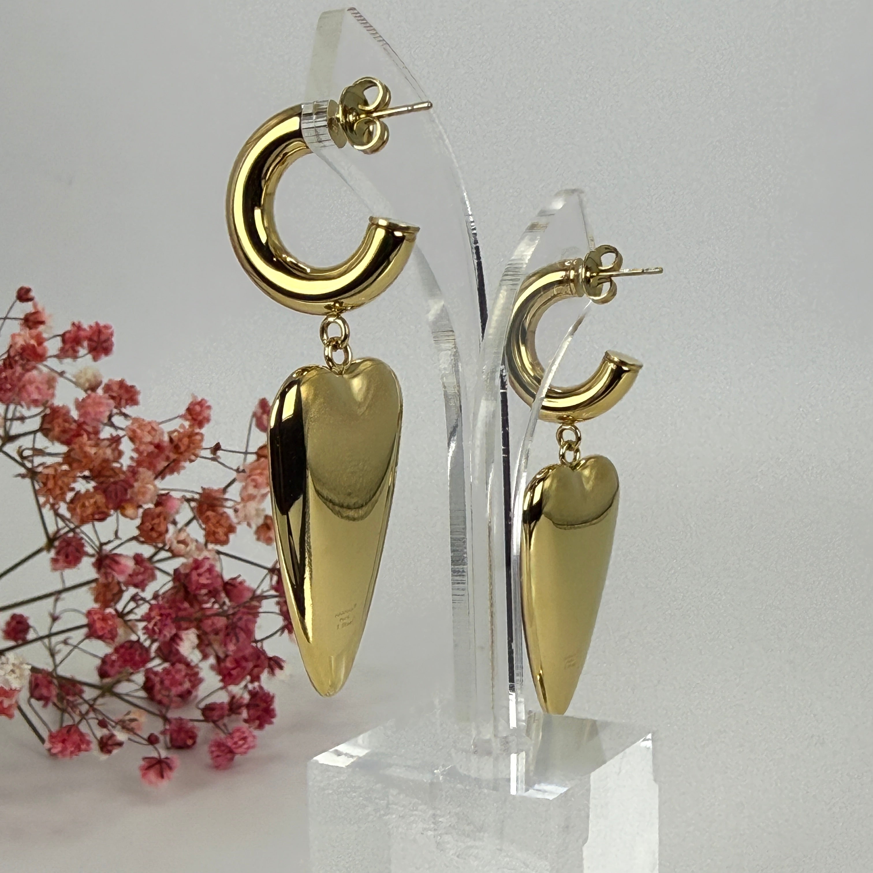 Boucles d’oreilles dorées en acier inoxydable – Cœur effet écaille, design moderne et élégant
