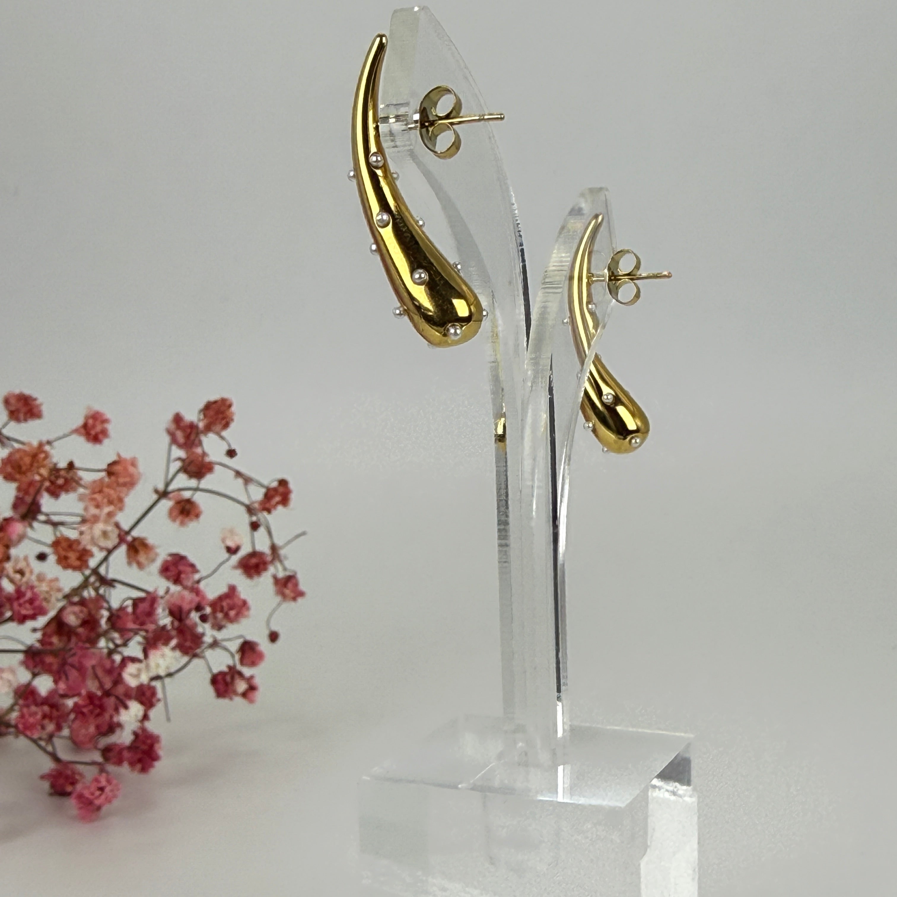 Boucles d’oreilles dorées en acier inoxydable – Design goutte sculptée à perles