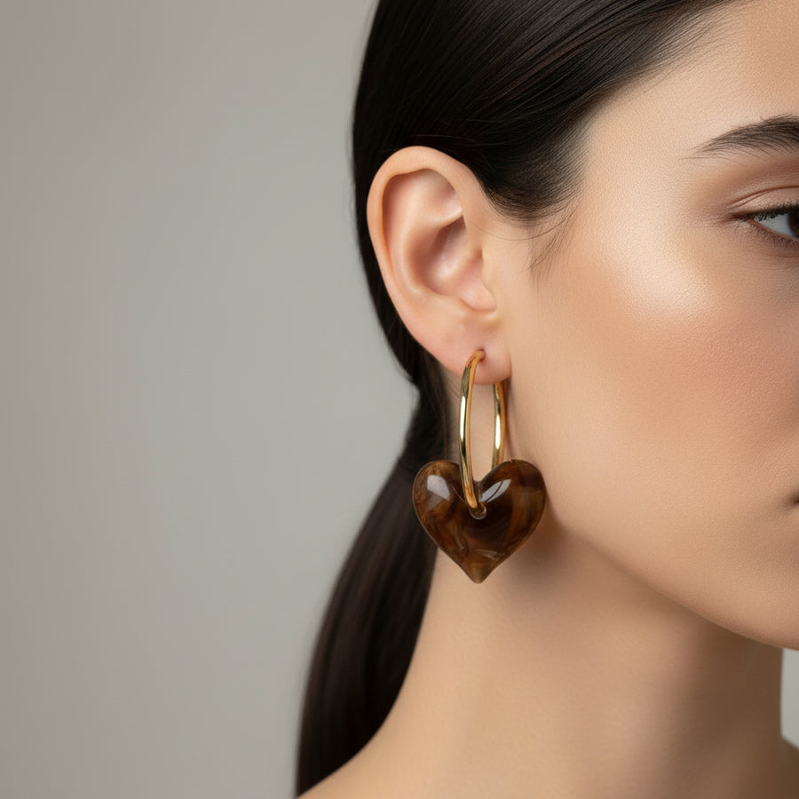 Boucles d’oreilles créoles cœur en acier inoxydable doré – Pendentif cœur effet résine marron