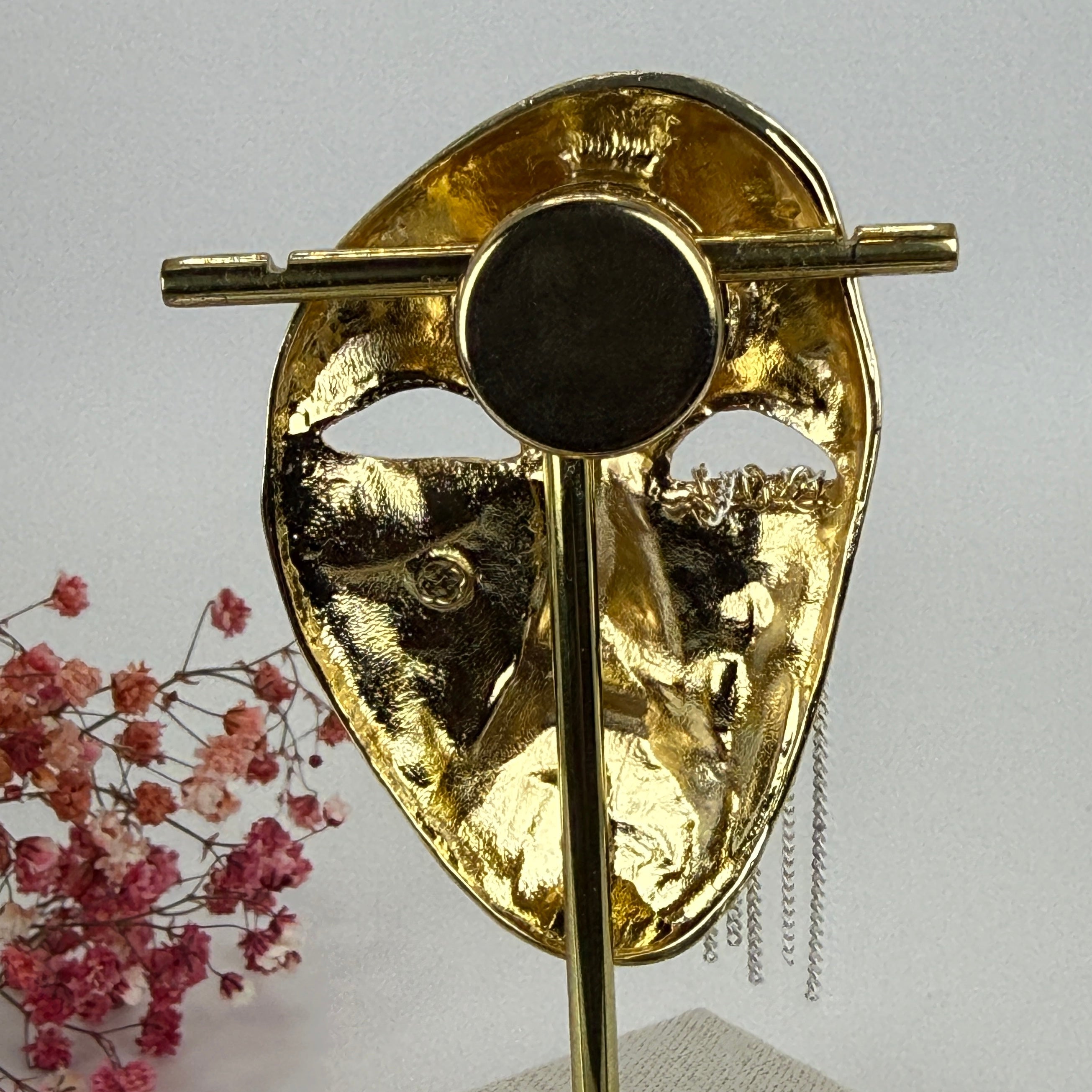 Magnetische Maskenbrosche aus Edelstahl – Goldenes oder silbernes Modell mit Ketten