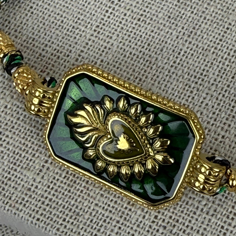 Armband aus grünem und schwarzem Kordel – Medaillon mit strahlendem Herz in Gold