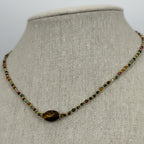 Collier multicolore – Œil de tigre & perles facettées dorées