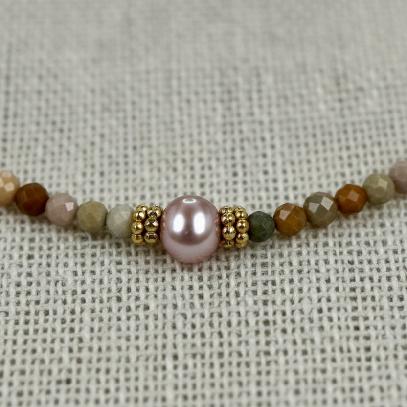 Roestvrijstalen ketting met jaspis kralen – fijne choker met roze centrale kraal