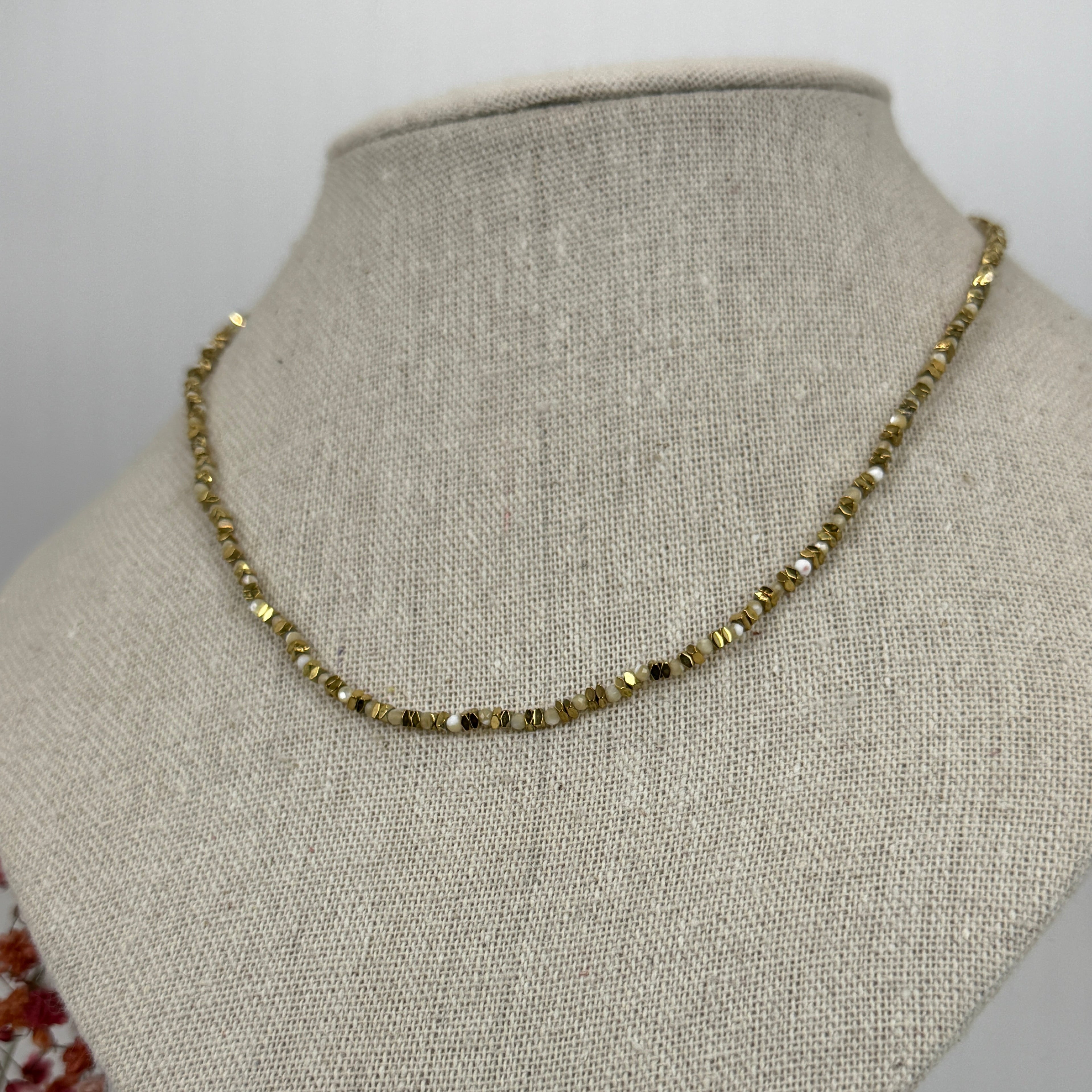 Collier perles beige facettées & doré – Acier inoxydable