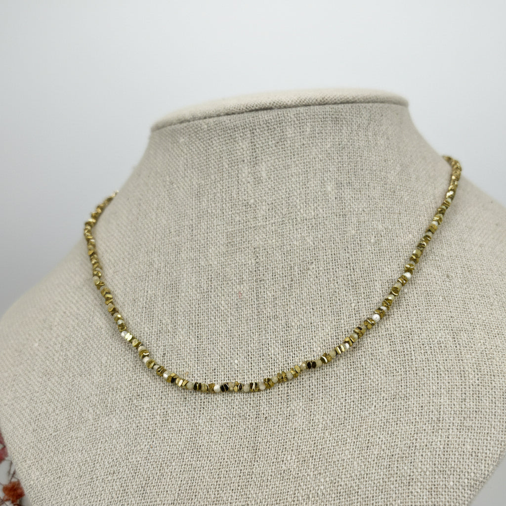 Collier perles beige facettées & doré – Acier inoxydable