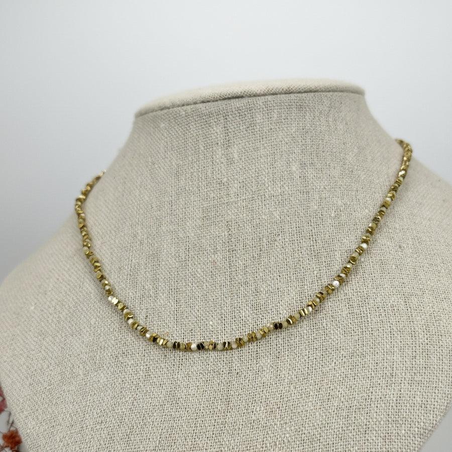 Collier perles beige facettées & doré – Acier inoxydable