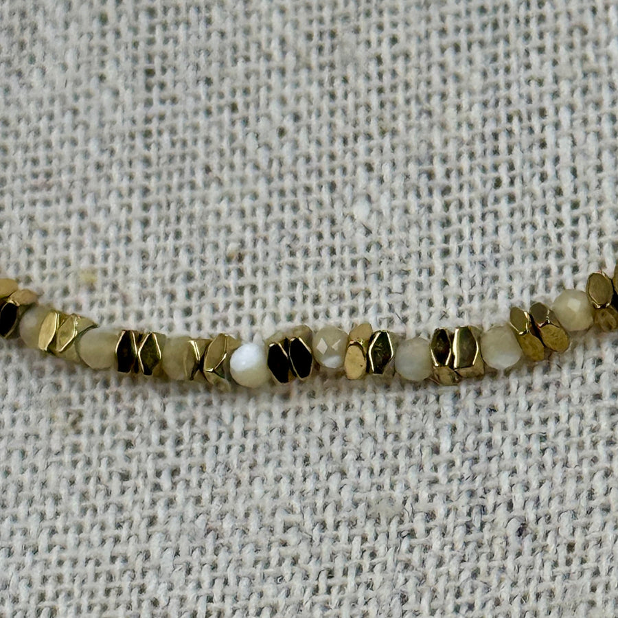 Collier perles beige facettées & doré – Acier inoxydable