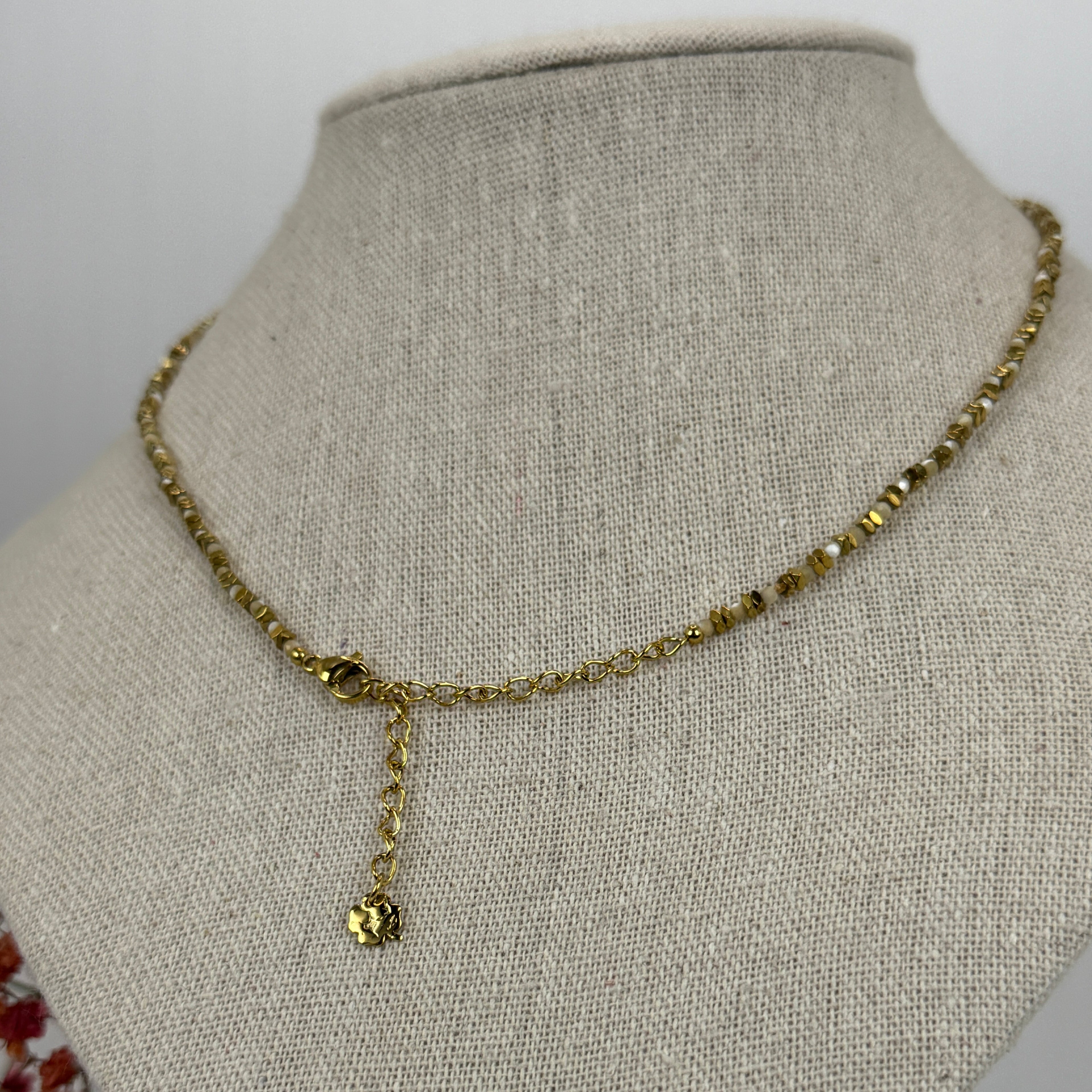 Collier perles beige facettées & doré – Acier inoxydable