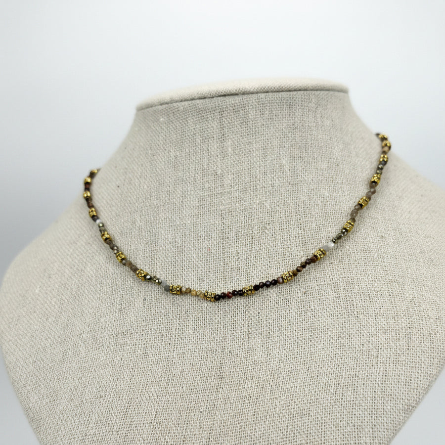 Collier perles fines multicolores – Acier inoxydable doré – Ras-du-cou élégant