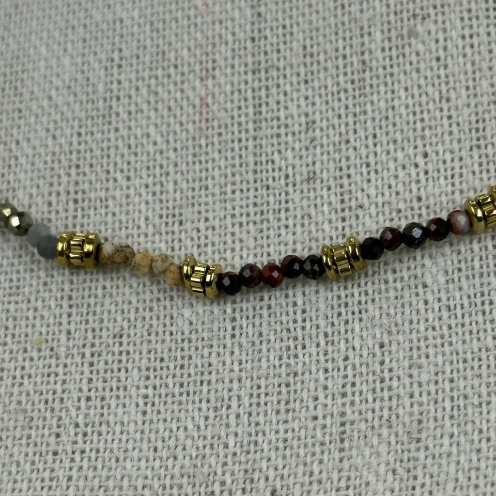 Collier perles fines multicolores – Acier inoxydable doré – Ras-du-cou élégant