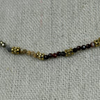 Collier perles fines multicolores – Acier inoxydable doré – Ras-du-cou élégant