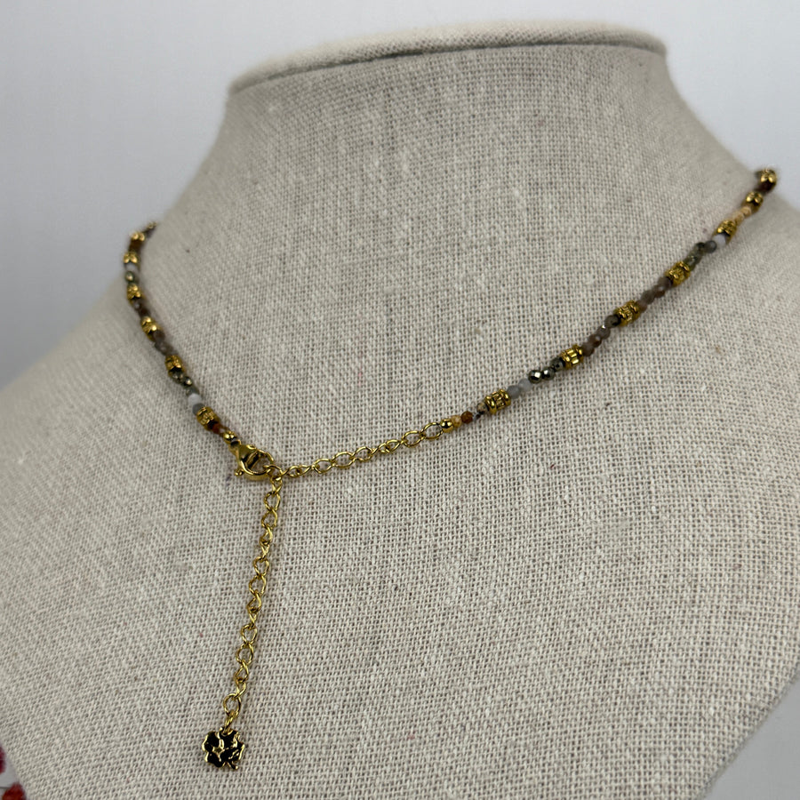 Collier perles fines multicolores – Acier inoxydable doré – Ras-du-cou élégant