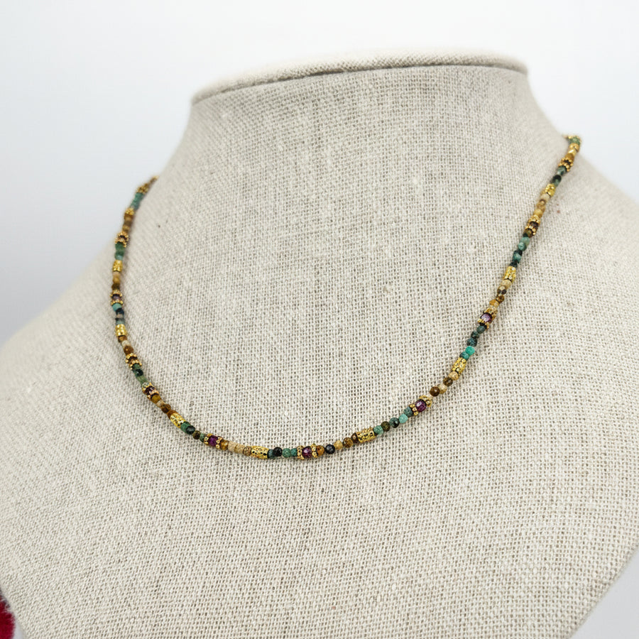 Collier fin pierres naturelles multicolores – Acier inoxydable doré hypoallergénique