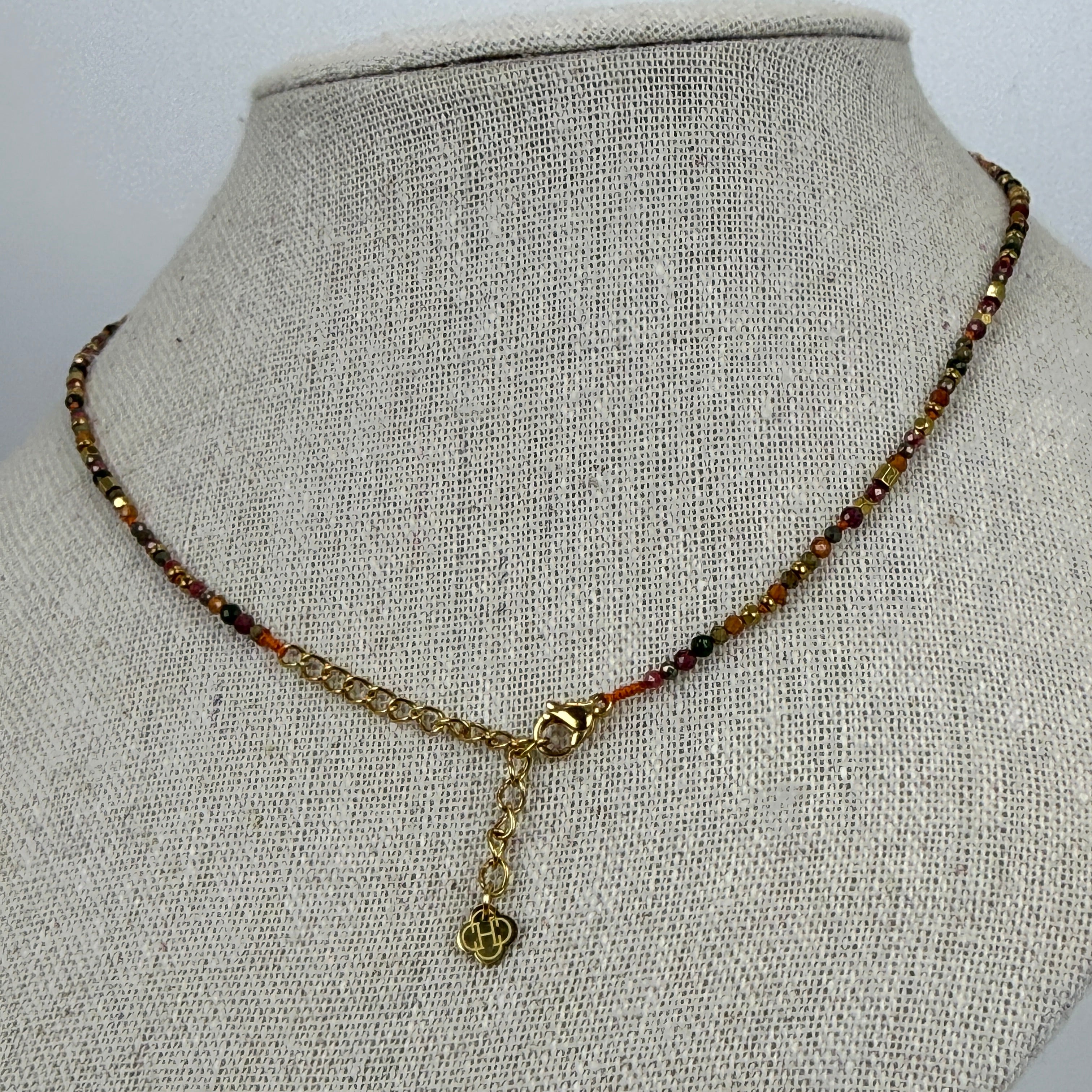 Collier pierre naturelle multicolore – acier inoxydable doré, breloques fines – Bijou tendance femme