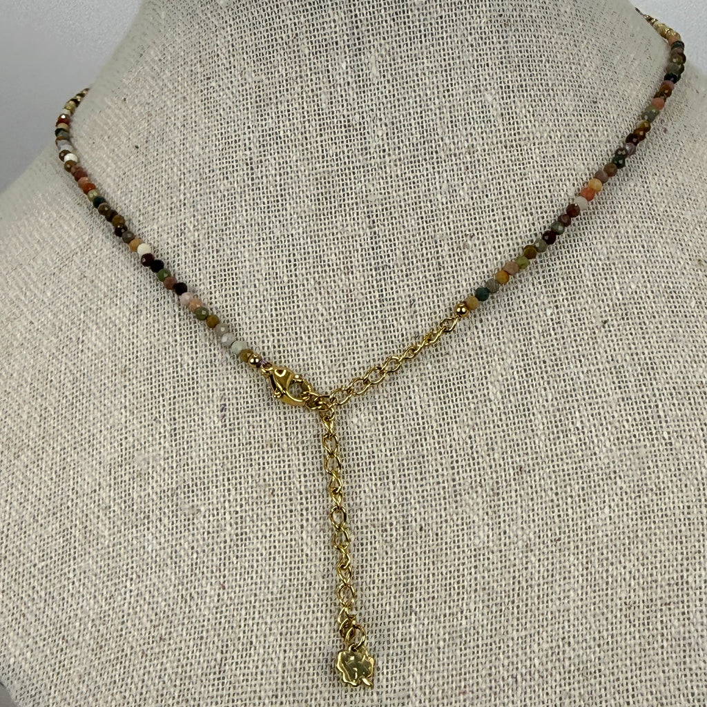 Collier en pierres naturelles multicolores & médaille dorée – Acier inoxydable goldfilled